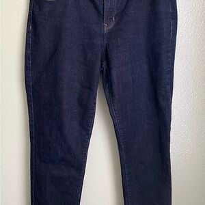 Old Navy Women’s Size 14 jeans pants. Mid-rise tall, soft and comfortable fit.